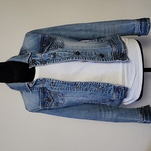 Slim Fit Light Wash Denim Jacket for Women | Button-Up Jean Jacket | Size Medium